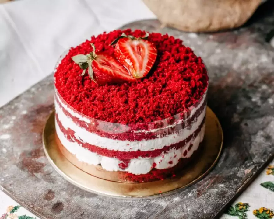 Красный бархат с клубникой